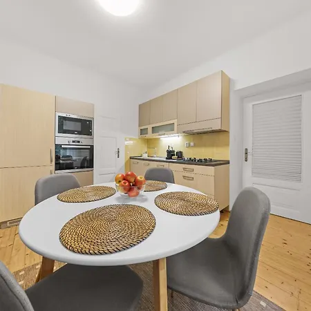 Historic Center Klemensova Daire